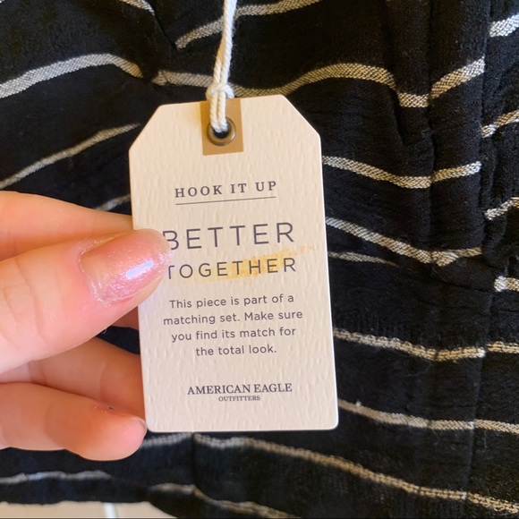 NWT Navy Striped Crop Top - Picture 3 of 4